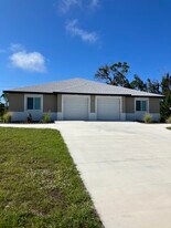 129 Boundary Blvd, Unit A in Rotonda West, FL - Building Photo