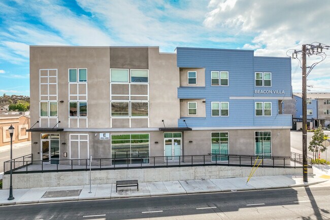 Beacon Villa in Pittsburg, CA - Foto de edificio - Building Photo