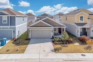 1513 Cumberland Ave in Davenport, FL - Building Photo