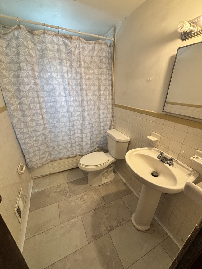 110 Short St, Unit 110 in Trafford, PA - Foto de edificio - Building Photo