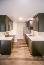 Barclay Square Apartments in Woodburn, OR - Building Photo - Building Photo