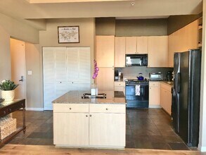 388 E Ocean Blvd in Long Beach, CA - Building Photo - Building Photo