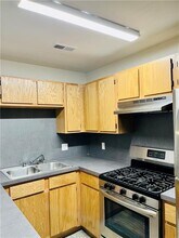 969 W Holly St-Unit -2 in Fayetteville, AR - Foto de edificio - Building Photo