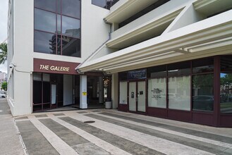 Imperial Plaza in Honolulu, HI - Building Photo - Building Photo