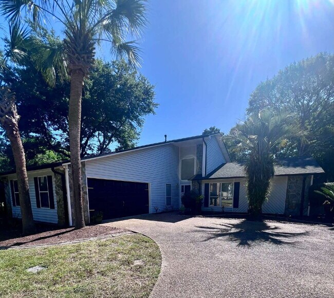 101 Hands Cove Ln in Shalimar, FL - Building Photo - Building Photo