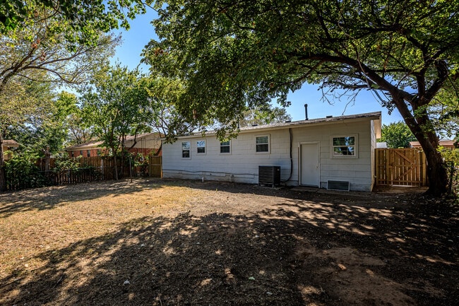 910 SW 37th St in Lawton, OK - Building Photo - Building Photo