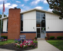 Crown Ridge Apartments in Franklin, OH - Building Photo