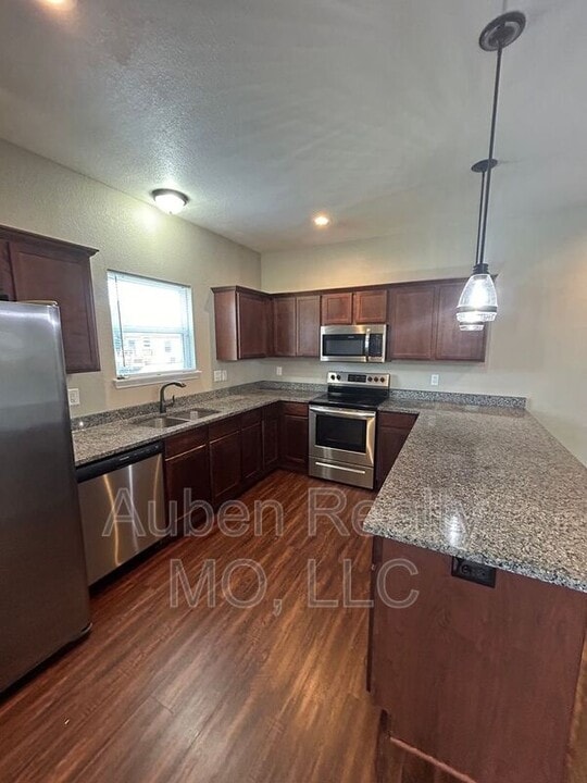 14918 W 64th Terrace in Shawnee, KS - Building Photo