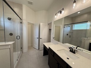 719 Campbell Xing Ct in Willis, TX - Foto de edificio - Building Photo