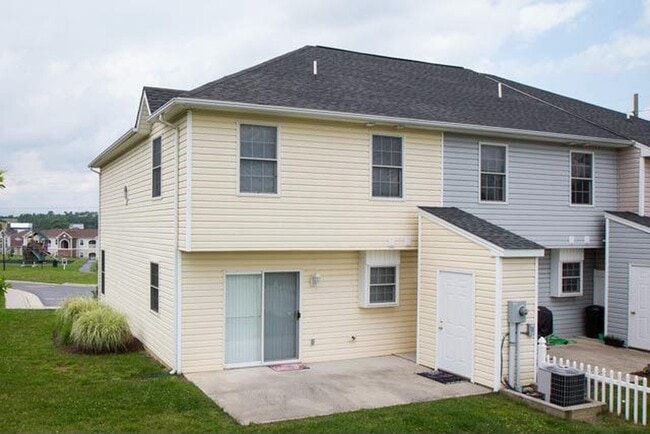 1463 Founders Way in Harrisonburg, VA - Building Photo - Building Photo