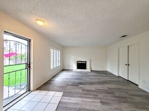 42800 Virginia Ave in Palm Desert, CA - Building Photo - Building Photo