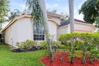 13077 Meadowbreeze Dr in Wellington, FL - Building Photo - Building Photo