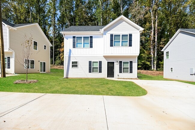 7101 Plott Rd in Charlotte, NC - Foto de edificio - Building Photo