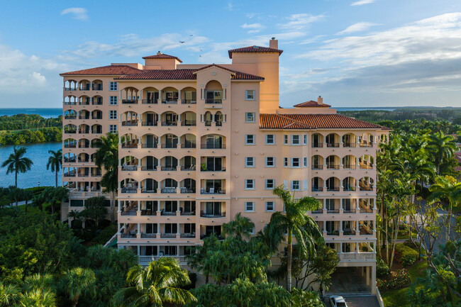 Deering Bay Condo II in Coral Gables, FL - Foto de edificio - Building Photo