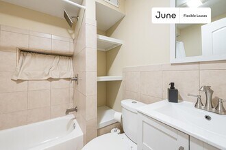 1639 W Superior St in Chicago, IL - Foto de edificio - Building Photo