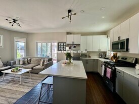 777 Columbia Rd, Unit 2 in Boston, MA - Building Photo