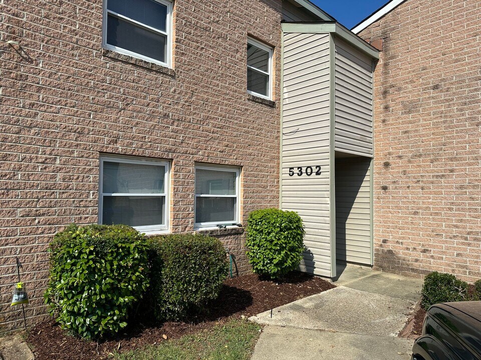 5302 Leicester Ct in Virginia Beach, VA - Building Photo