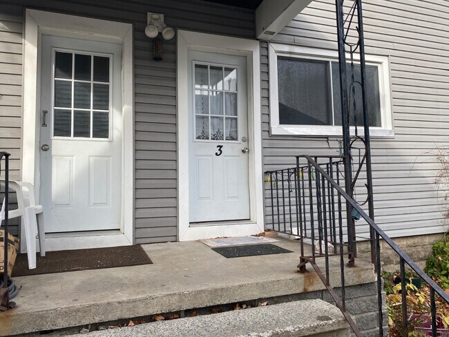 47 Yale St-Unit -3 in Gloversville, NY - Building Photo - Building Photo