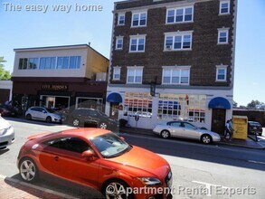 402 Highland Ave, Unit #2 in Somerville, MA - Foto de edificio - Building Photo