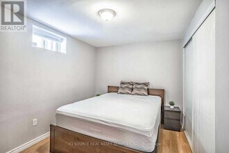 5335 Flatford Rd in Mississauga, ON - Building Photo - Building Photo