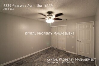 6339 Gateway Ave in Sarasota, FL - Foto de edificio - Building Photo