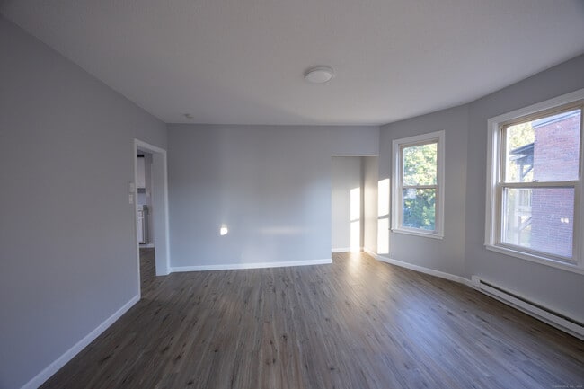 127 Lawlor St in New Britain, CT - Building Photo - Building Photo