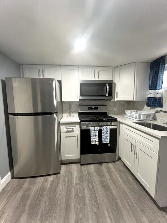 17 Crowell St in Hempstead, NY - Building Photo