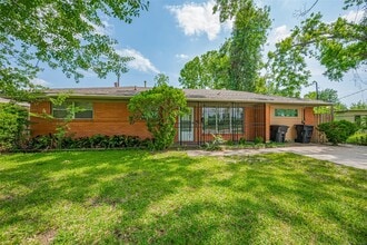 241 W Rittenhouse St in Houston, TX - Building Photo - Building Photo