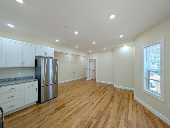 22 Holyoke Rd, Unit 3 in Somerville, MA - Foto de edificio - Building Photo