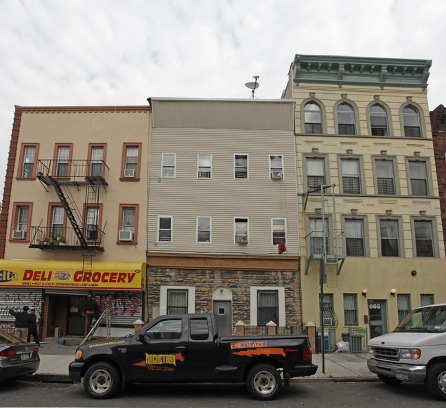 663 Evergreen Ave in Brooklyn, NY - Building Photo - Building Photo