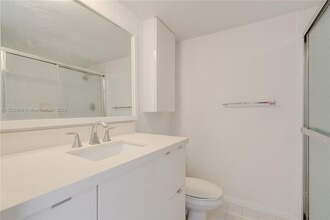 5161 Collins Ave, Unit 615 in Miami Beach, FL - Building Photo - Building Photo