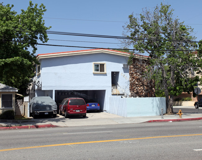 7 Units | Value Add | Corner Lot in Van Nuys, CA - Building Photo - Building Photo