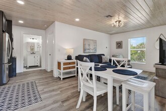 608 SE 5th St in Stuart, FL - Building Photo - Building Photo