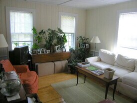 316 Conant Rd, Unit 1 in Weston, MA - Building Photo