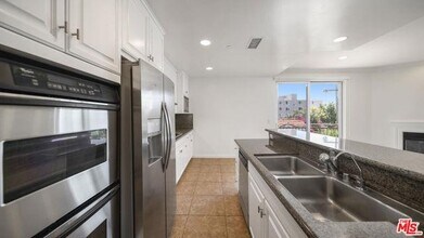 9401 Alcott St in Los Angeles, CA - Building Photo - Building Photo