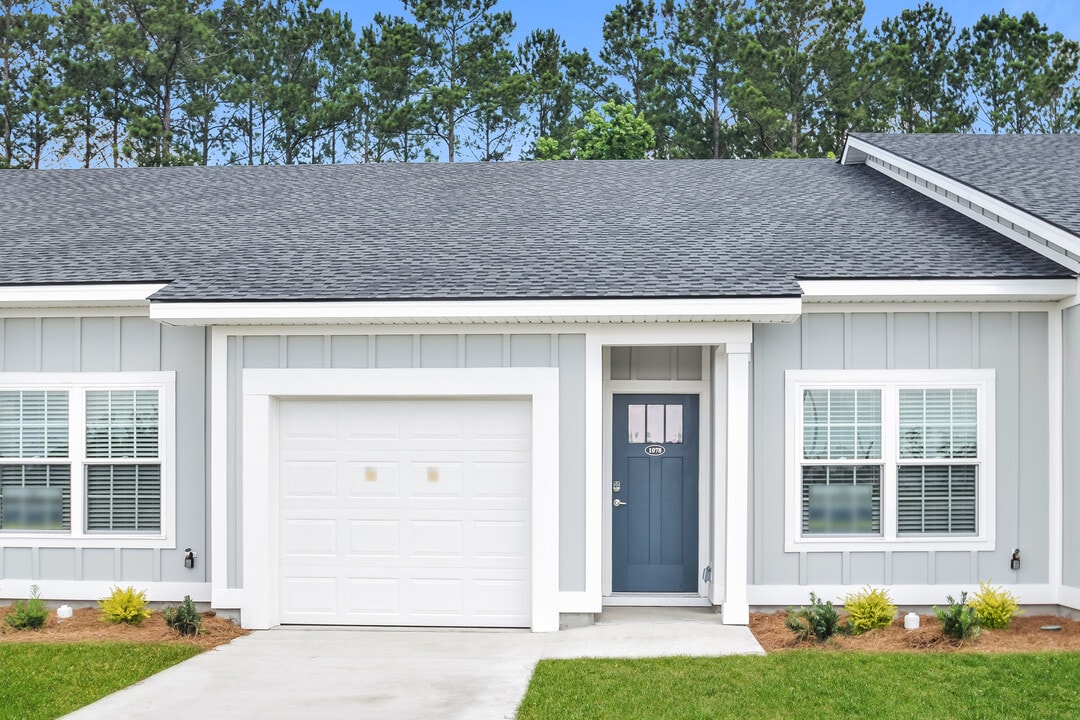 1078 Walker Point Way in Brunswick, GA - Building Photo
