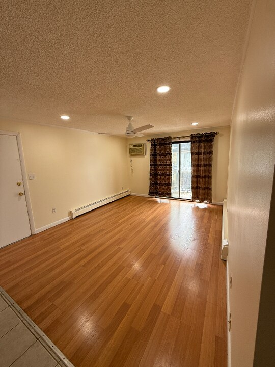 351 Pawtucket Blvd in Lowell, MA - Foto de edificio