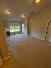 2 Crestview Cir in Londonderry, NH - Building Photo - Building Photo