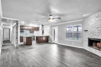 220 Blair Ln in Arlington, TX - Foto de edificio - Building Photo