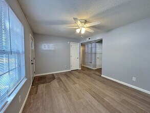 2641 Maverick Ln in Lawrence, KS - Foto de edificio - Building Photo