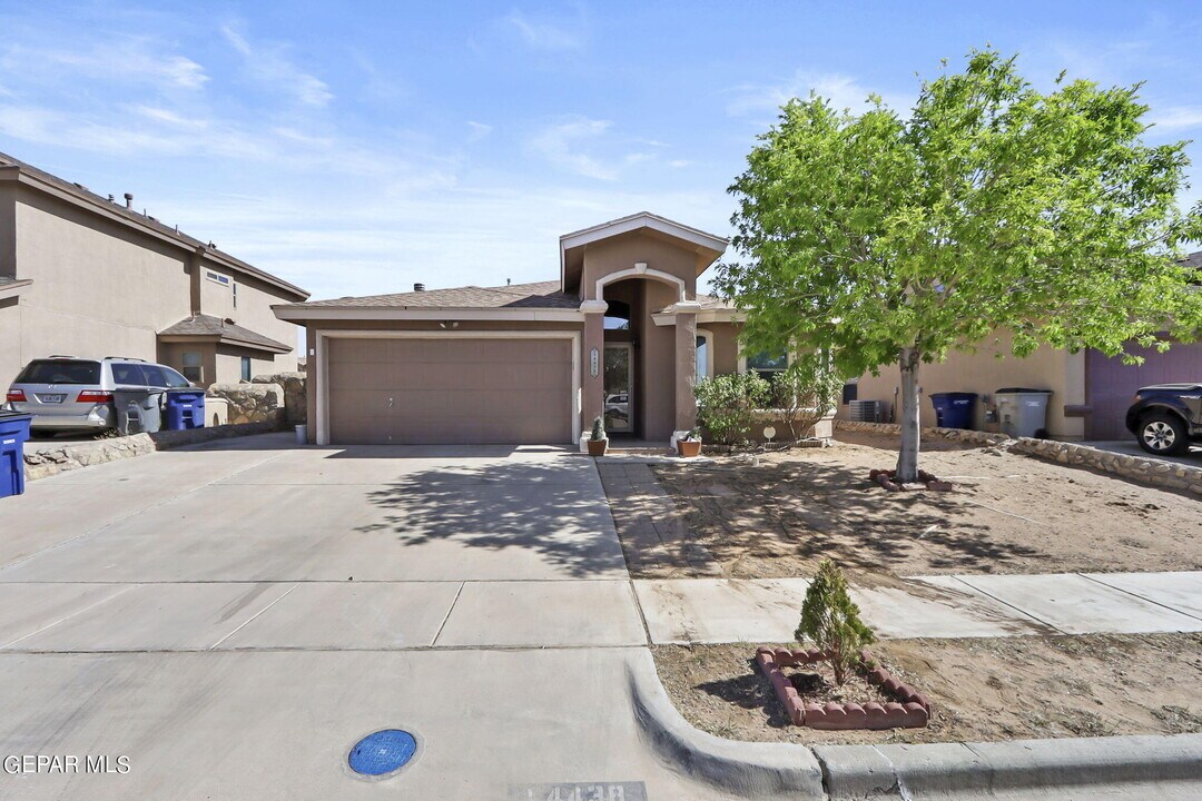 14438 Miguel Terrazas Dr in El Paso, TX - Building Photo