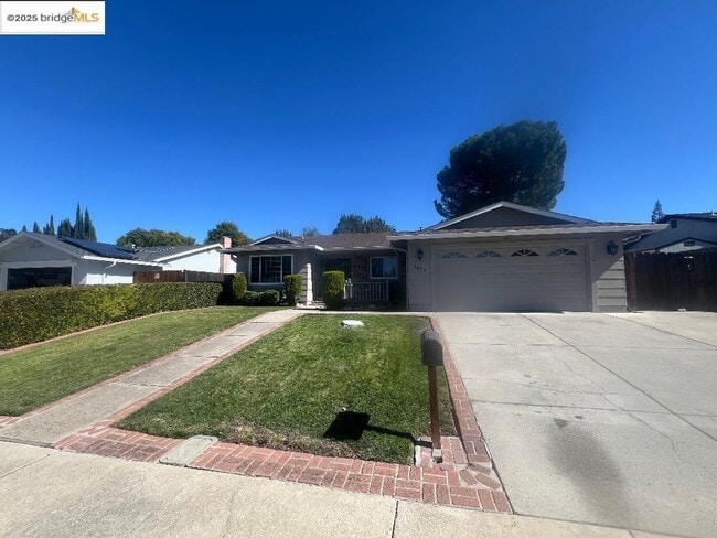 property at 3421 Serpentine Dr