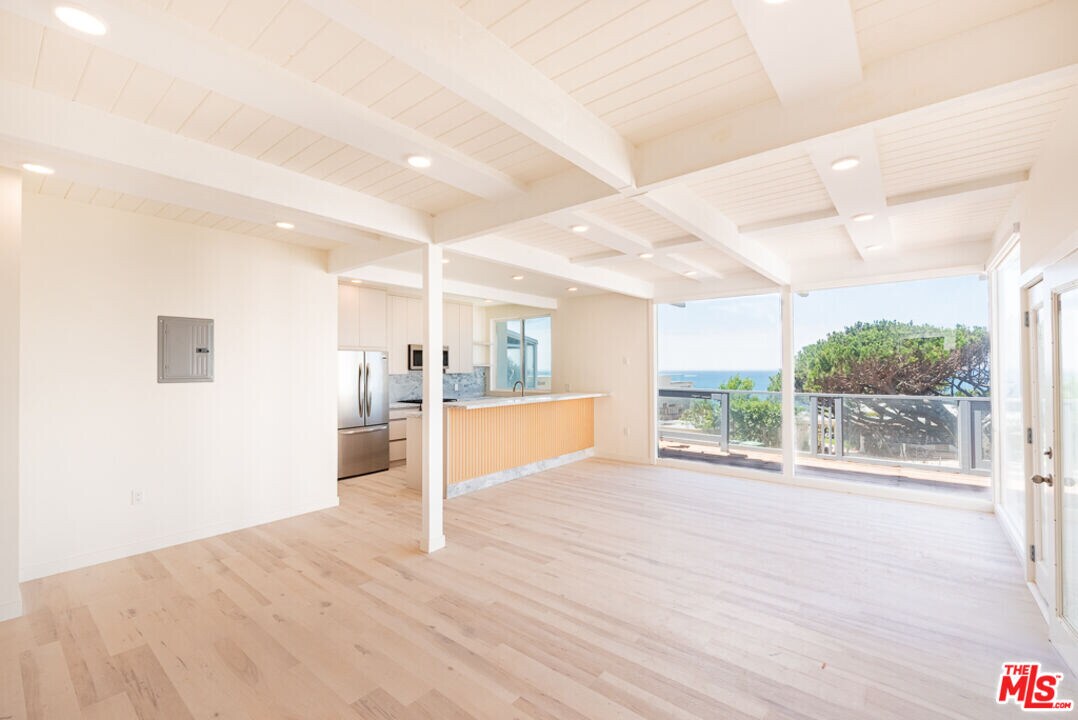 7273 Birdview Ave in Malibu, CA - Building Photo