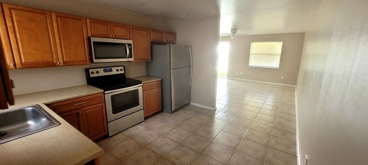 164 W 14th St-Unit -1 in Riviera Beach, FL - Building Photo