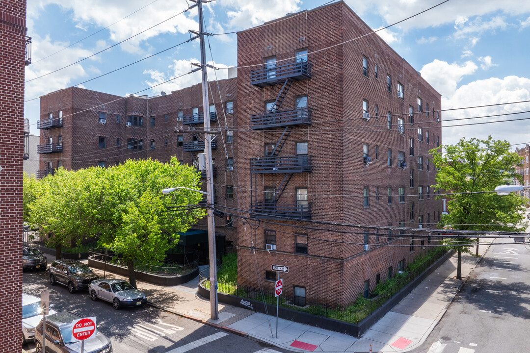 Van Reypen Arms in Jersey City, NJ - Building Photo