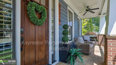 4256 Weaver St SE in Smyrna, GA - Foto de edificio - Building Photo