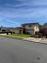 1126 Alvernaz Dr in San Jose, CA - Building Photo