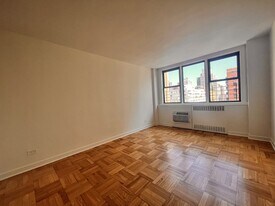 435 E 79th St, Unit 8U in New York, NY - Building Photo