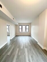 2258 S Sacramento Ave in Chicago, IL - Building Photo - Building Photo
