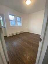 8 Eaton Pl in East Orange, NJ - Building Photo - Building Photo